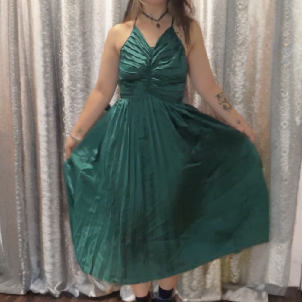 SHEIN Green Pleated Halter Midi Dress for Weddings